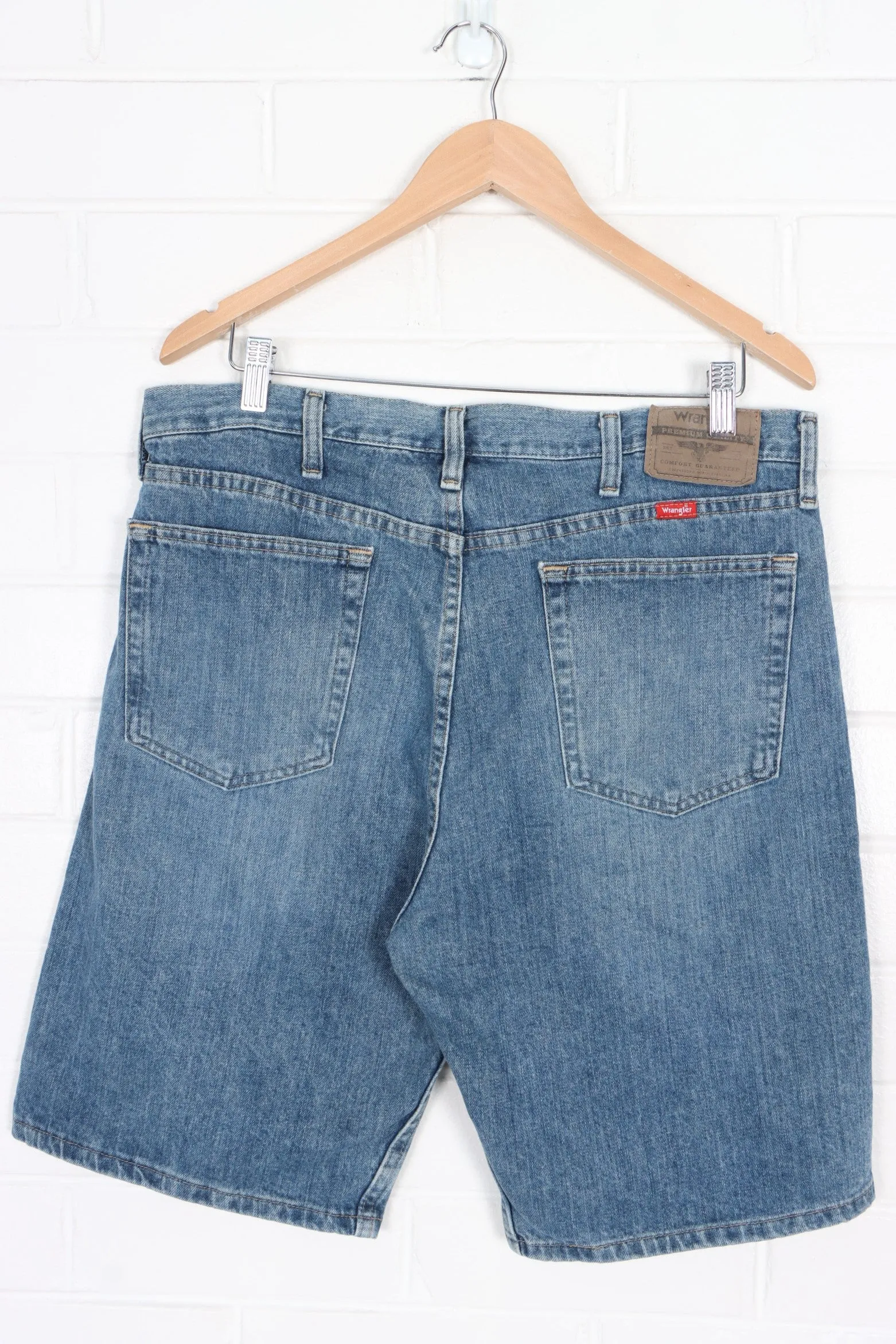 34 - WRANGLER Medium Wash Denim Jorts Shorts - Relaxed Fit