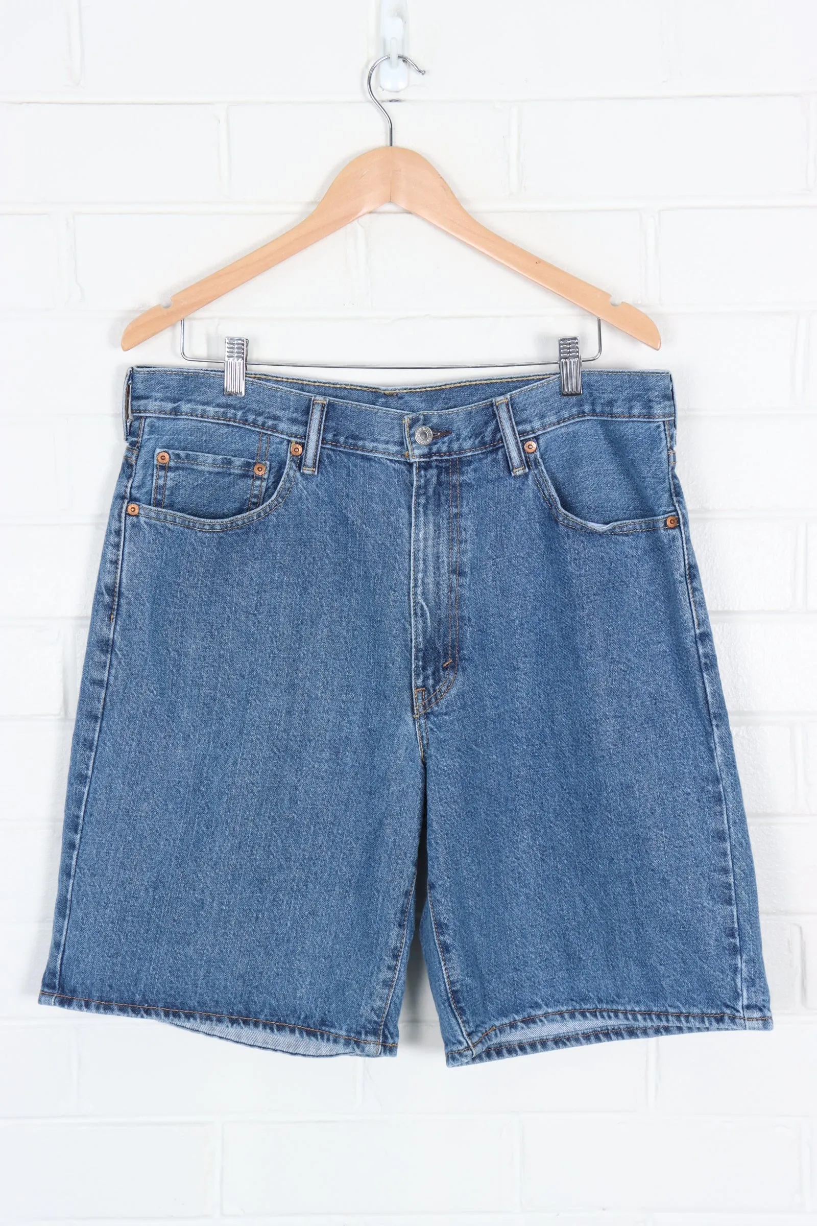 LEVI'S 550 Medium Wash Denim Shorts (Size 36)