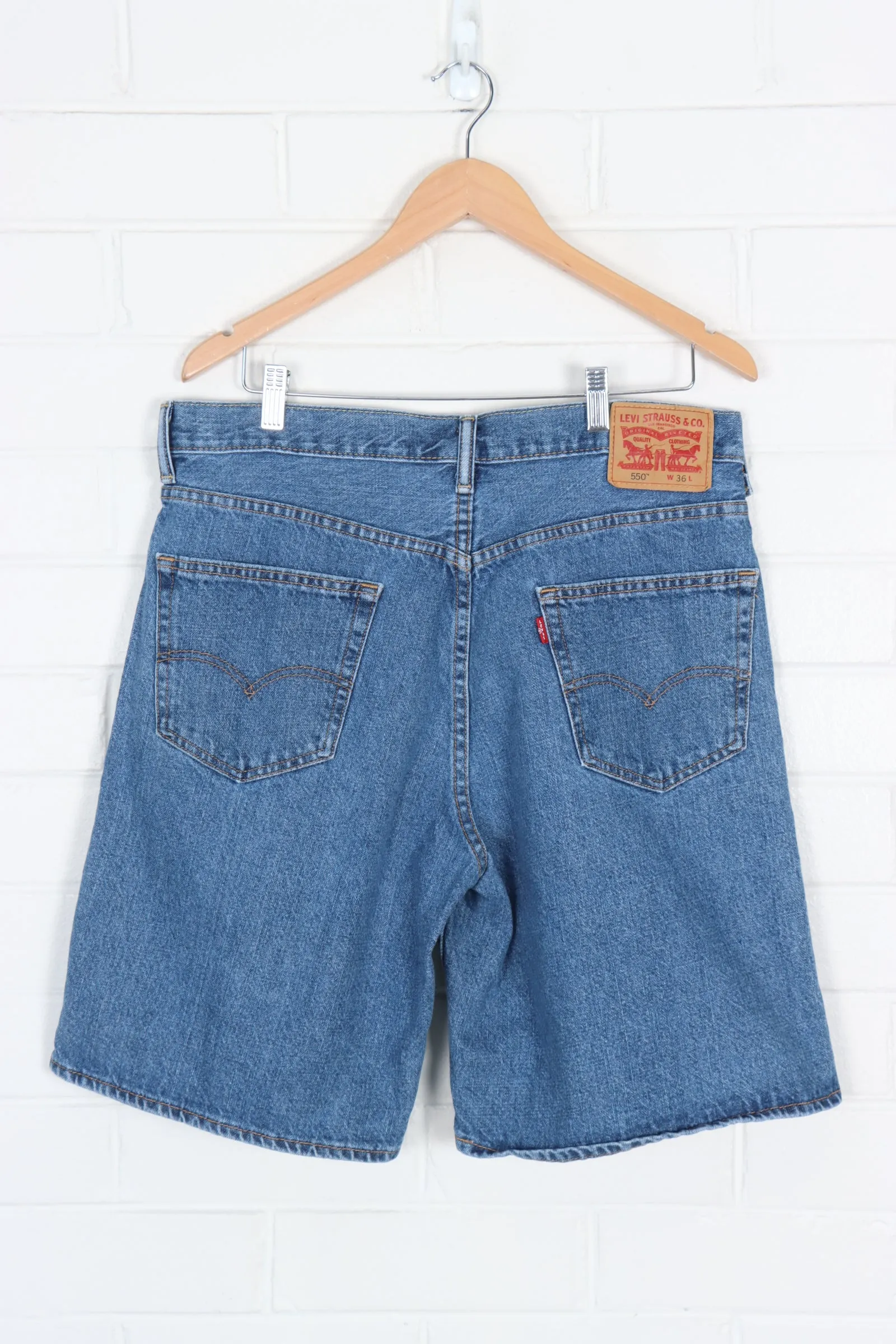 LEVI'S 550 Medium Wash Denim Shorts (Size 36)