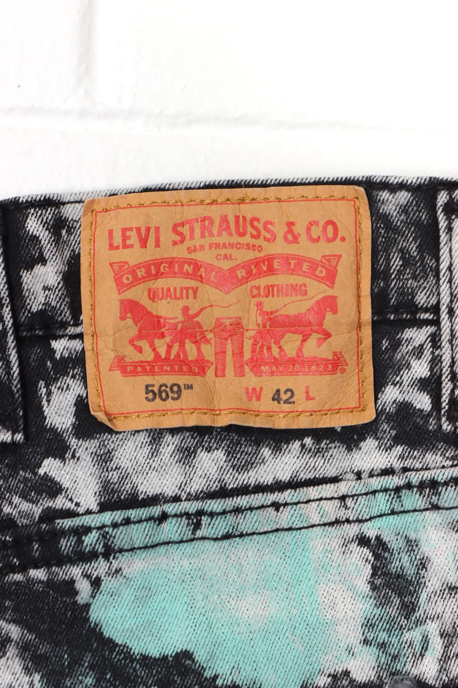 Levi's black denim jorts shorts, loose straight fit, with paint splatter design - size 42.