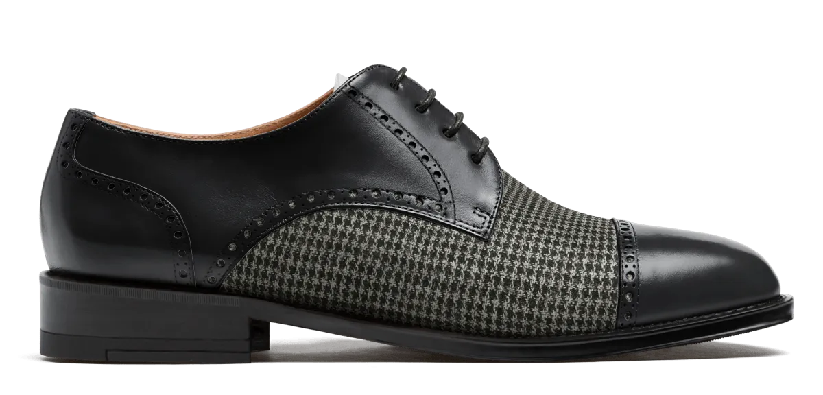  Zapatos Brogue en tweed y piel gris, negro y blanco